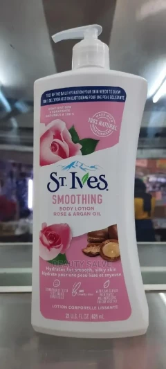 St. Ives Rose and Argan Oil Smoothing Body Lotion (621ML) (Cargo)